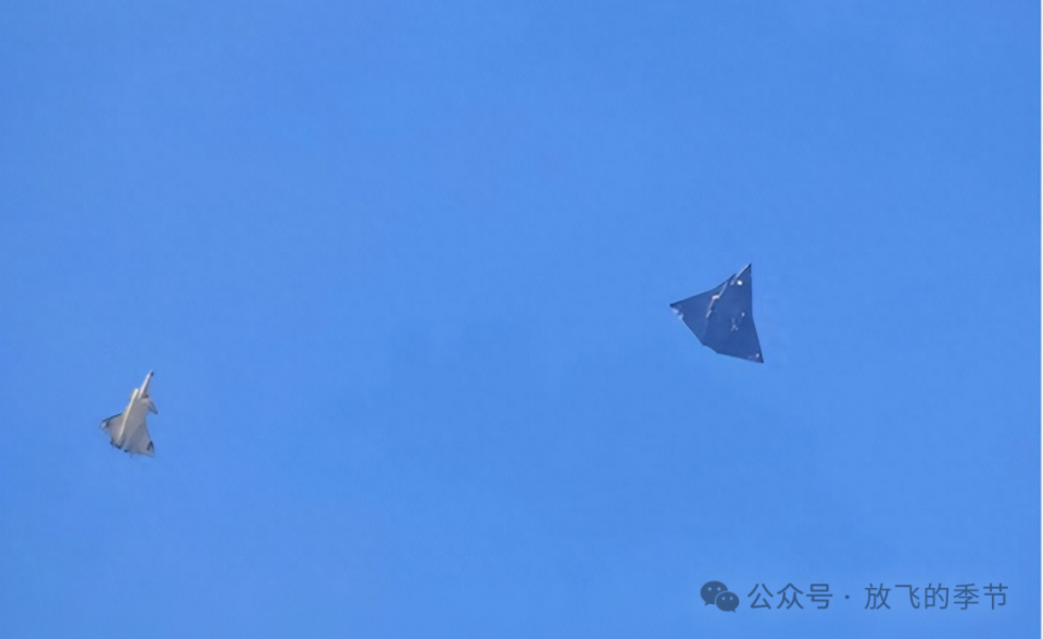 J-36已经实现首飞，甚至不排除已量产，外界担忧中国赢得六代机竞争_腾讯新闻