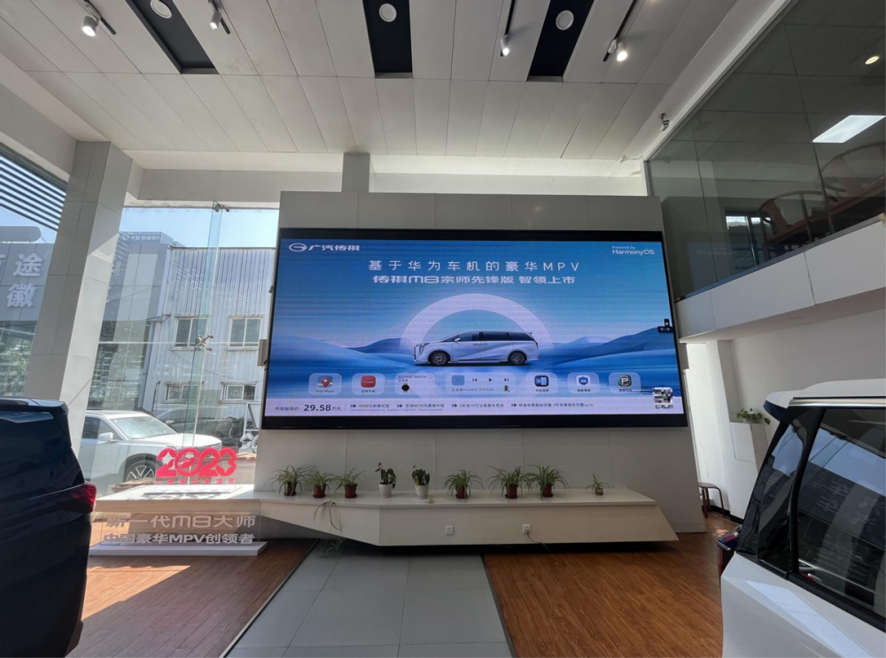 这款豪华mpv竟用上了华为车机!探店传祺m8宗师先锋版_腾讯新闻