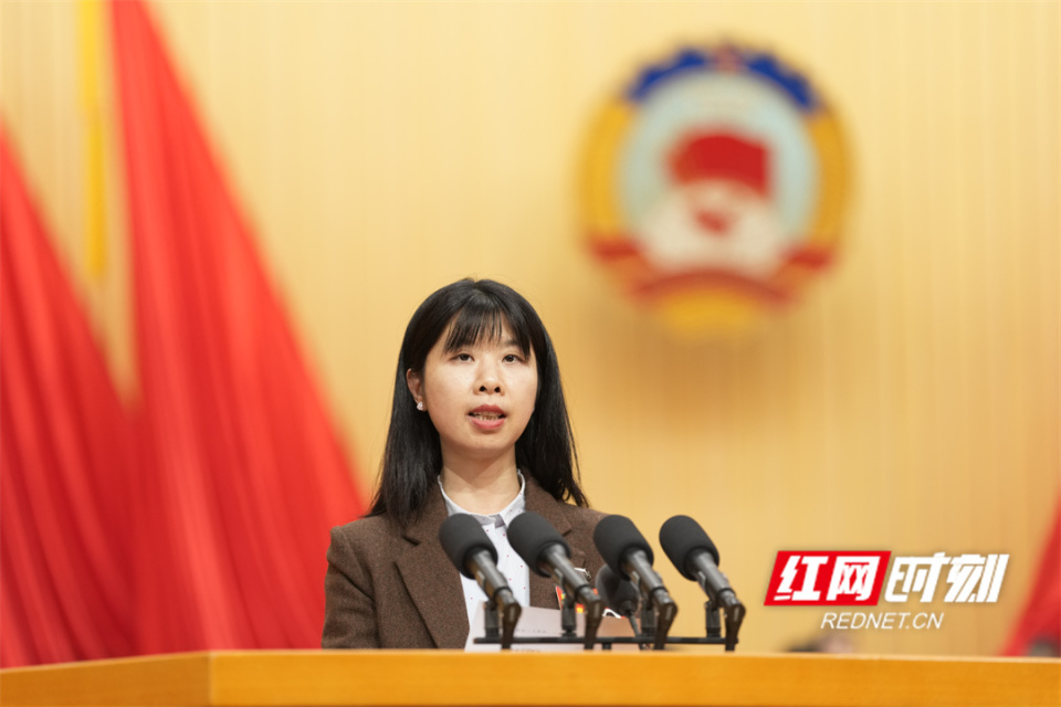 两会好声音丨张妍：“材料+AI”双轮驱动 赋能新材料万亿产业集群_腾讯新闻