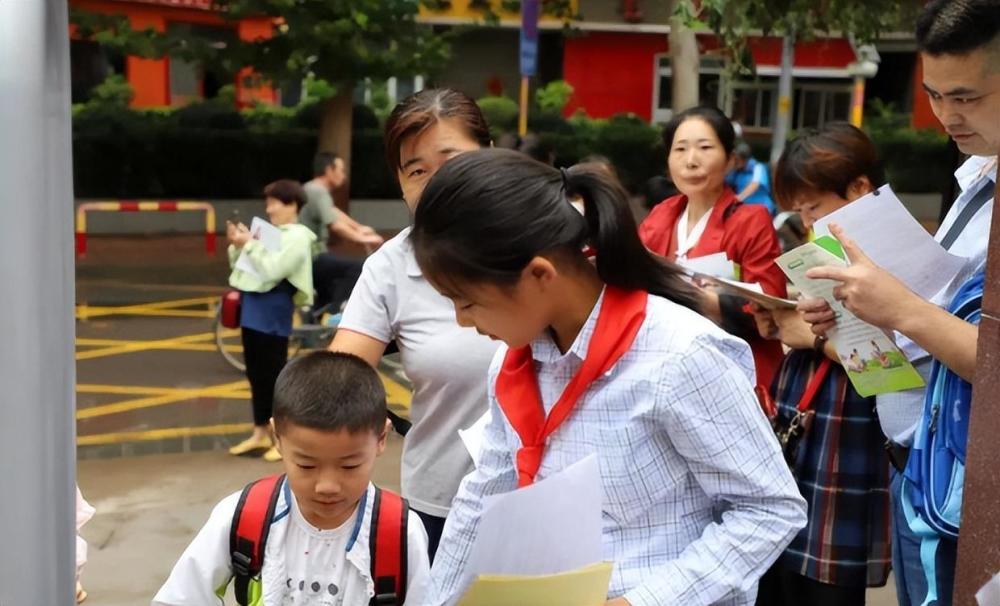 小学生6周岁上学成过去式？预计明年开学有调整，可还有一个问题