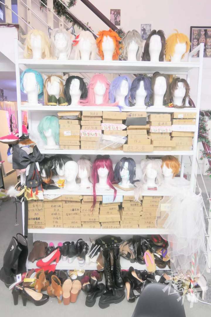 在杭州第一家cosplay自拍馆里,少年们扮演着不同的人生