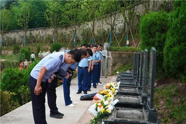 梁平3名散葬烈士集中迁葬烈士陵园