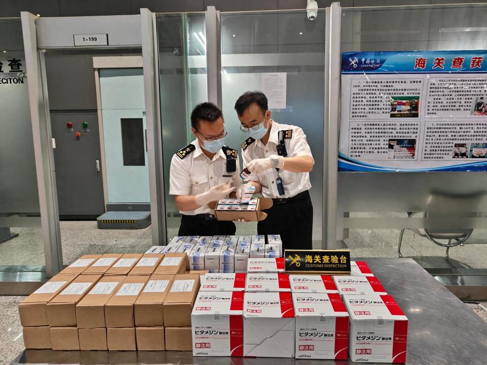 西安咸阳机场海关查获旅客违规携带入境人体胎盘素注射液1700支