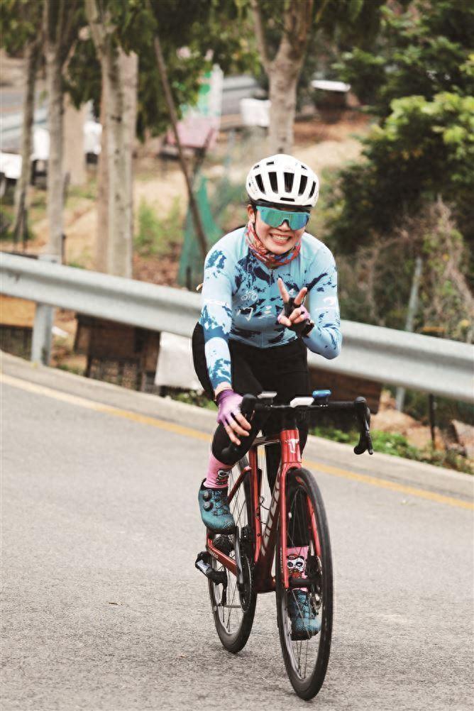 成绩全国女子组第二集美女骑手22小时内连续骑行爬升9393米