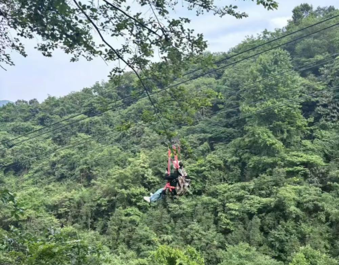 景区主打一个刺激,高空骑行,步步惊心,天空之境,云端天梯,悬崖秋千,四