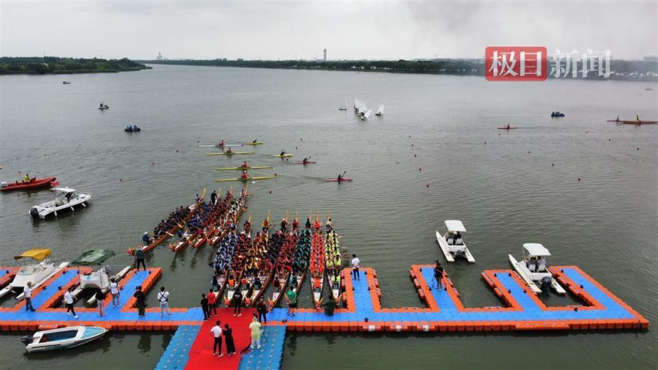 6月10日上午9时30分,2024年长三角龙舟争霸赛在浙江省嘉兴市嘉善县