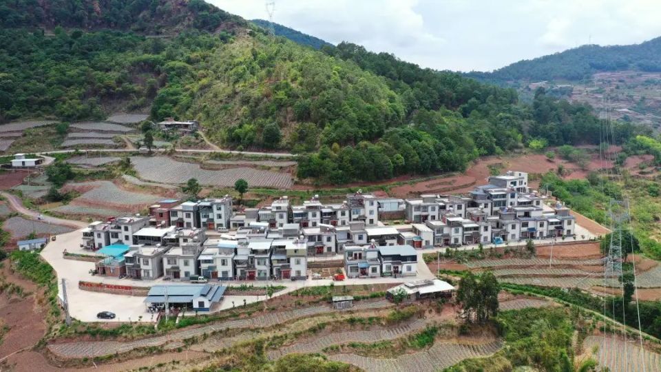 新平县新化乡:"绘就"和美乡村画卷 "擦亮"村民幸福底色