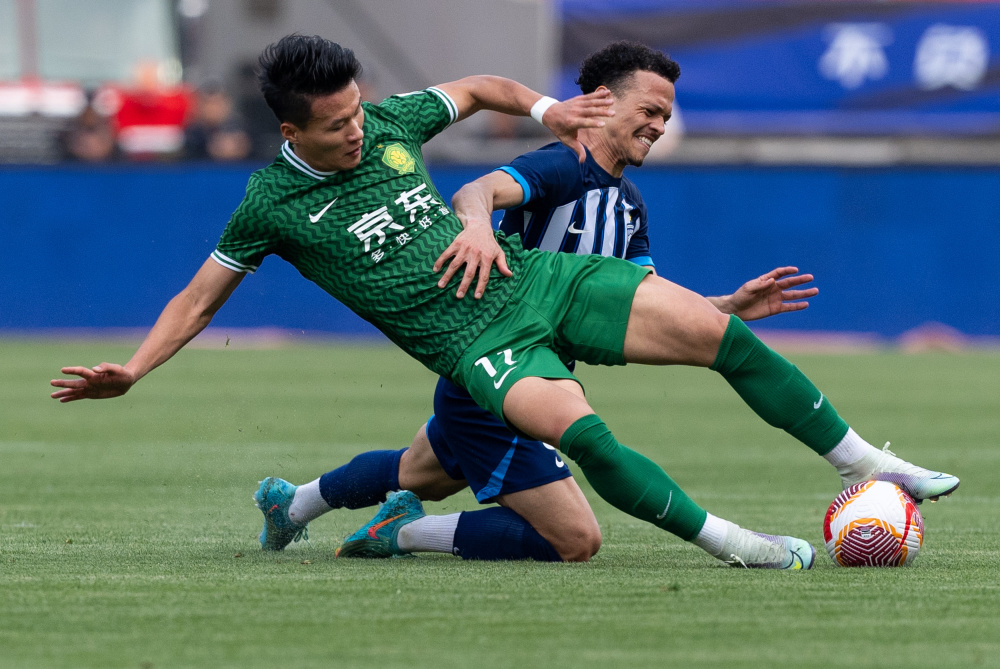 足球中超武汉三镇不敌北京国安