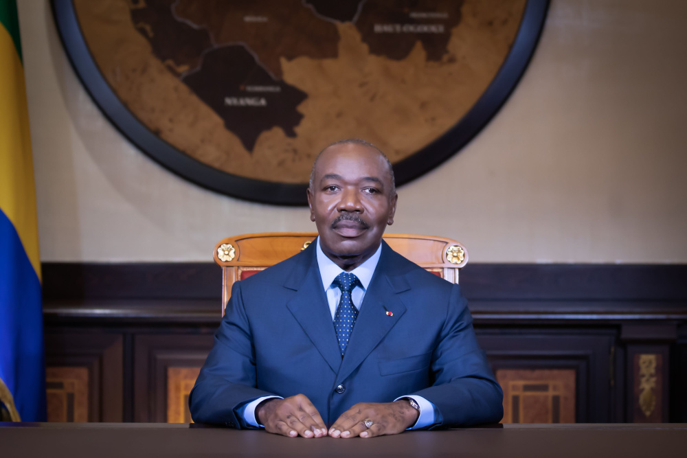 时政加蓬共和国总统像