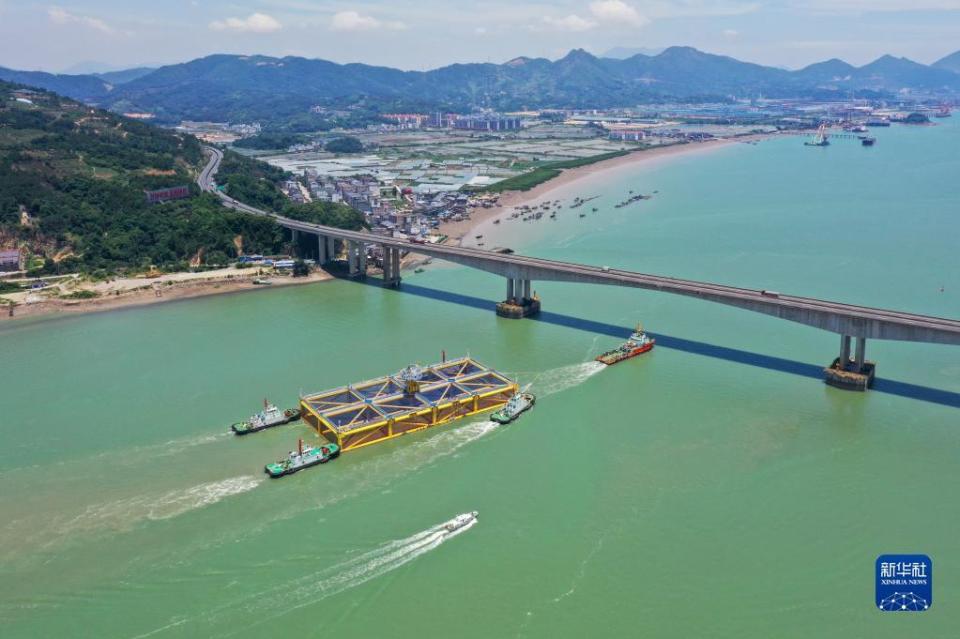 深远海养殖平台“宁德1号”拖航出海_腾讯新闻