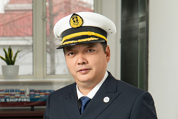 全国人大代表,中远海运船员管理有限公司上海分公司油运库船长倪迪