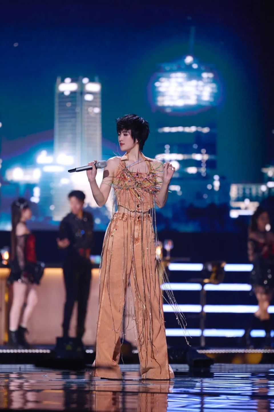 姚安娜|亮相双11惊喜夜,多面魅力点燃惊喜舞台-腾讯新闻