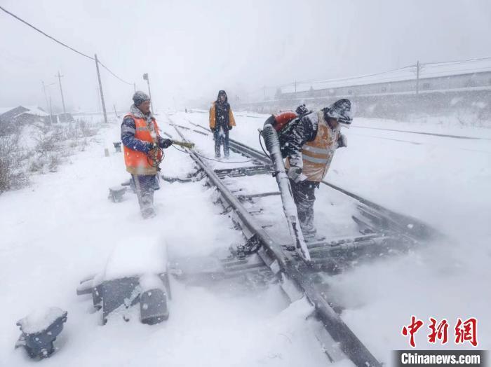于海江 摄中国铁路哈尔滨局集团有限公司加格达奇工务段管内的嫩林线 