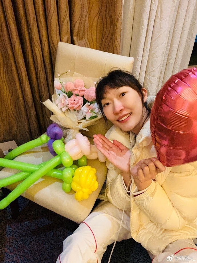 韩旭晒照:祝大家女生节快乐嗷