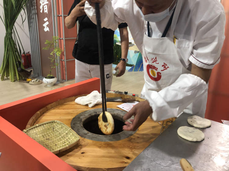 600多年历史的缙云烧饼,遂昌长情粽……上海农展馆又开启买买买模式
