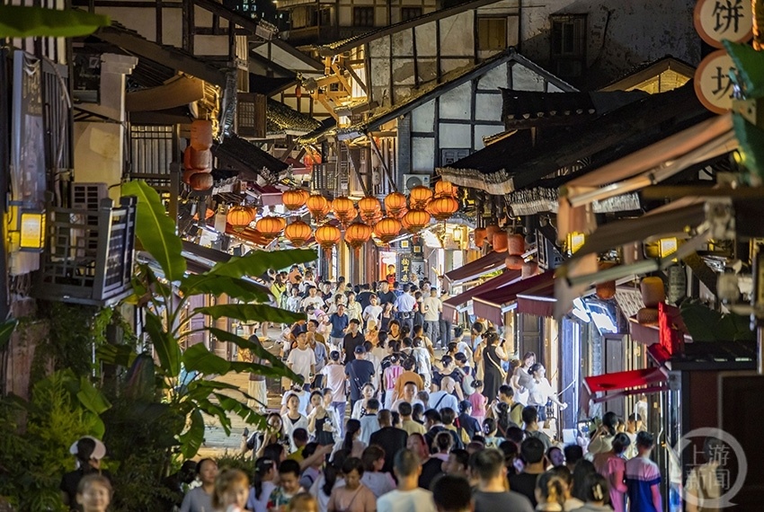 为丰富古镇旅游业态,磁器口古镇管委会不断挖掘新空间,营造新场景