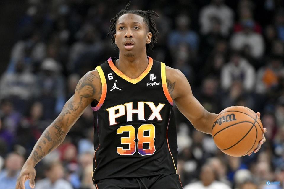 本场比赛,太阳球员萨本-李成为替补奇兵,除外线没找到手感外,攻防两端