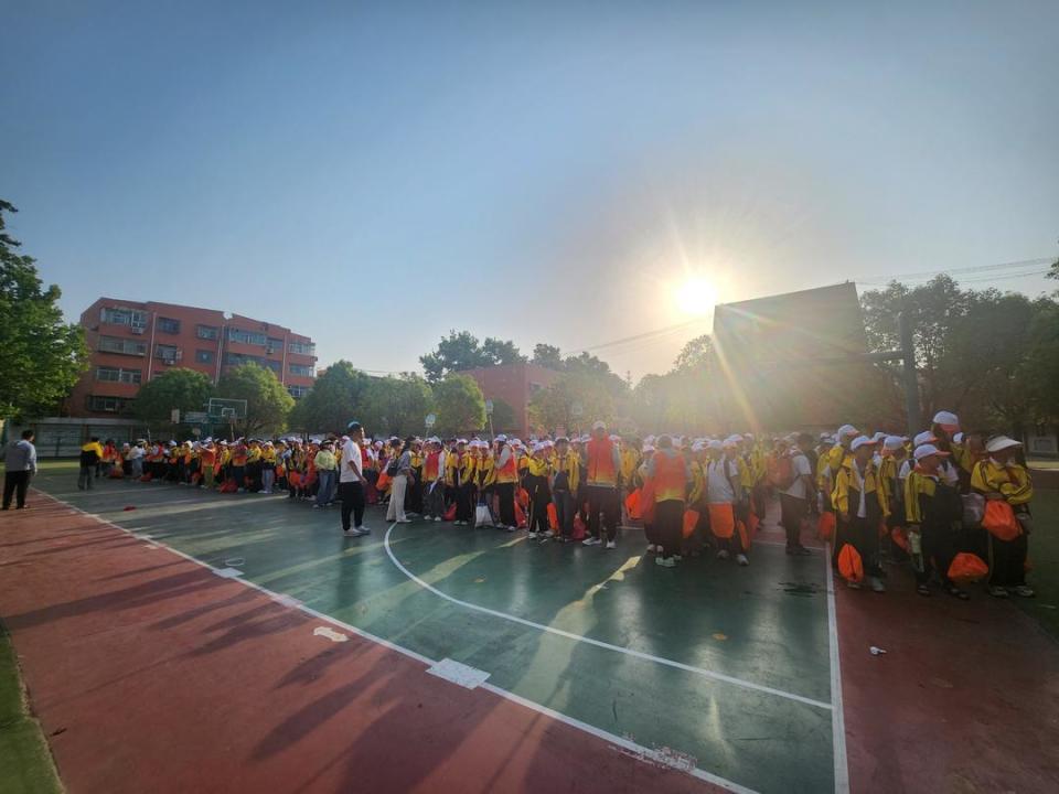 枣庄市中区光明路小学开展研学活动