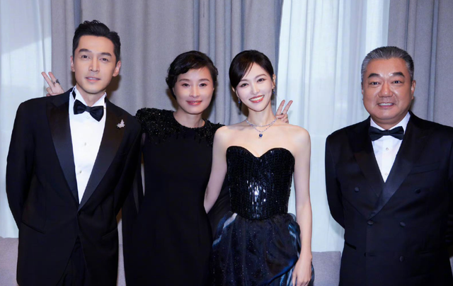 42岁罗晋罕见出席活动,状态疲惫被指眼睛里没光了,与唐嫣反差大