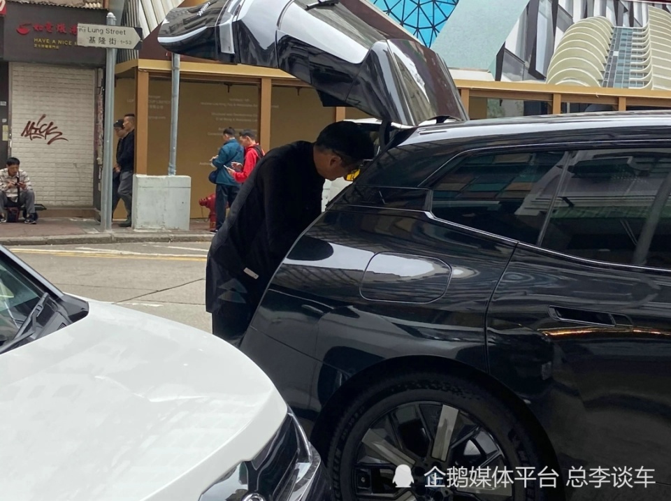 周润发换座驾告别奥迪q7放弃油车选电车这次奥迪输了