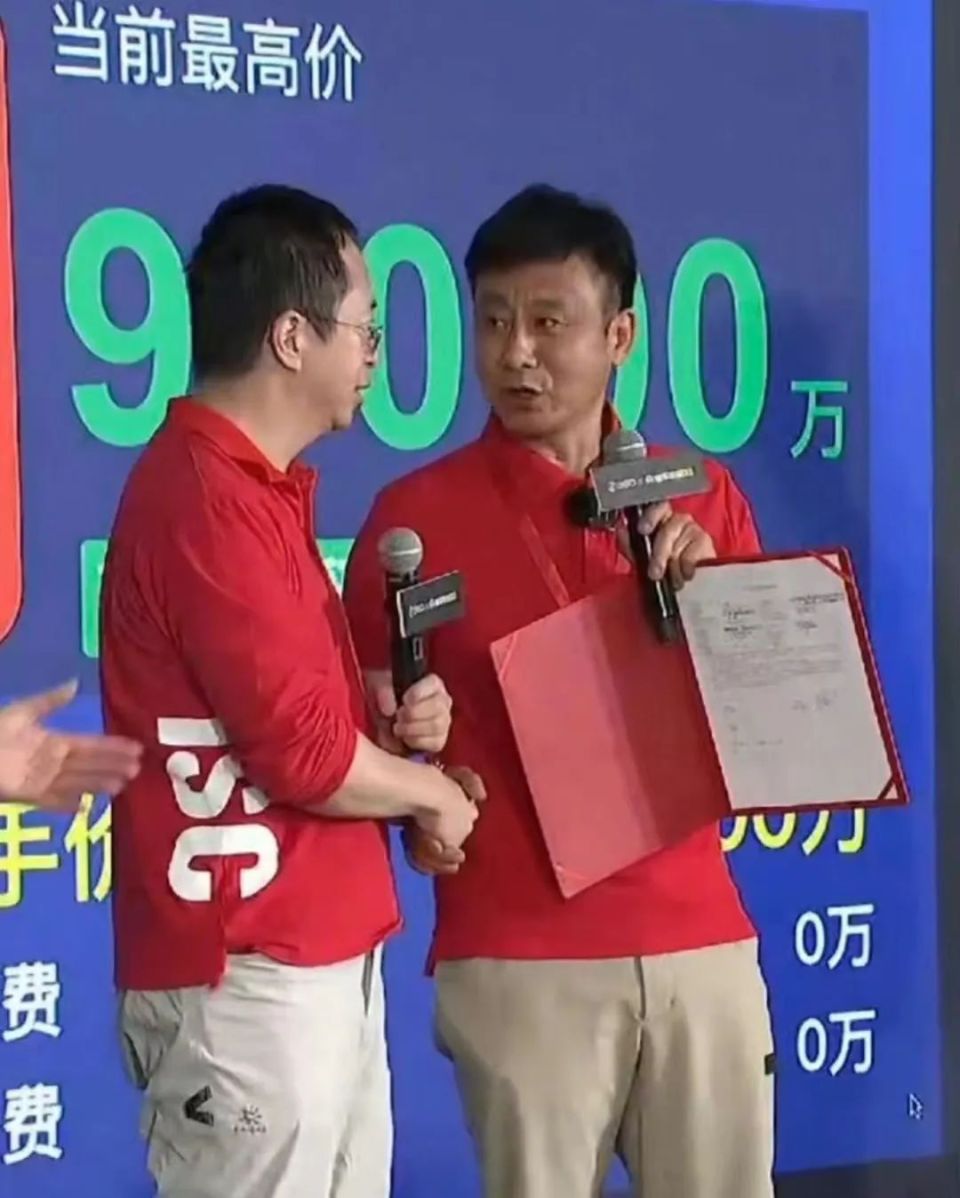 990万天价买走周鸿祎迈巴赫,神秘的二手车老板何许人也?这钱花得值么?