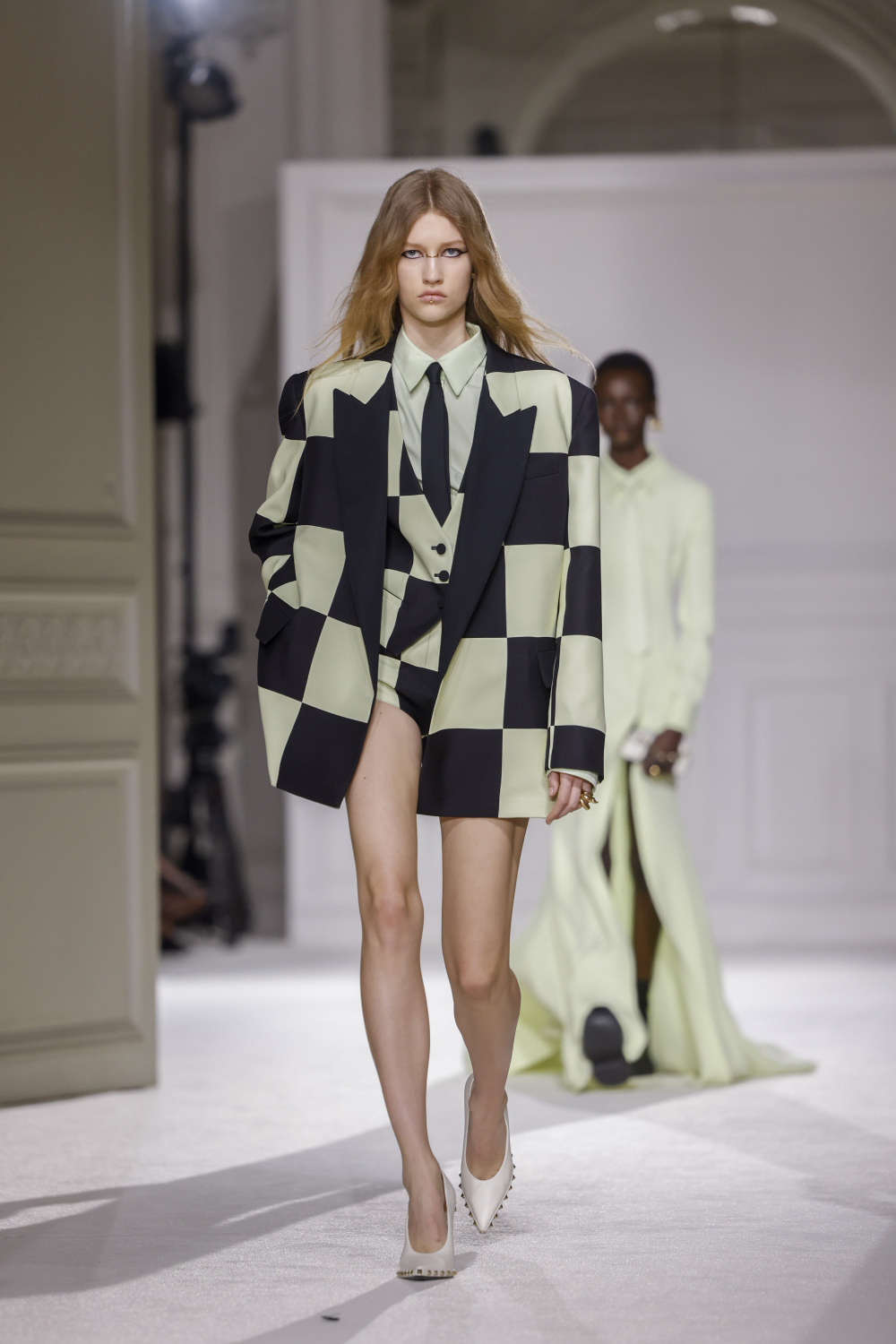 巴黎时装周——华伦天奴品牌时装秀_腾讯新闻