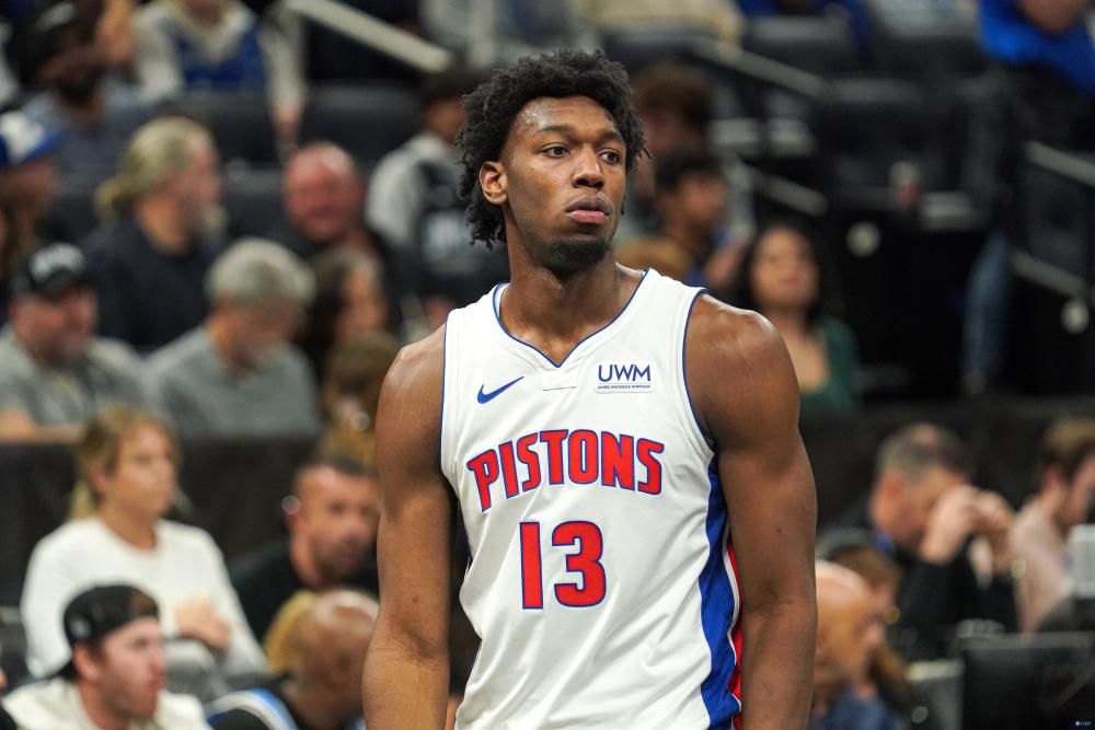 收获两双怀斯曼8中5拿到15分11板但也有4失误5犯规