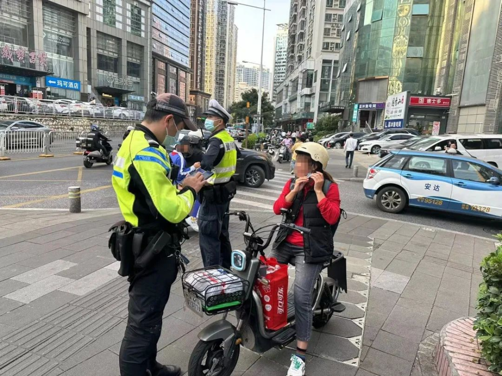 深圳交警开展电动自行车整治行动,重点在城中村及地铁站出入口-腾讯