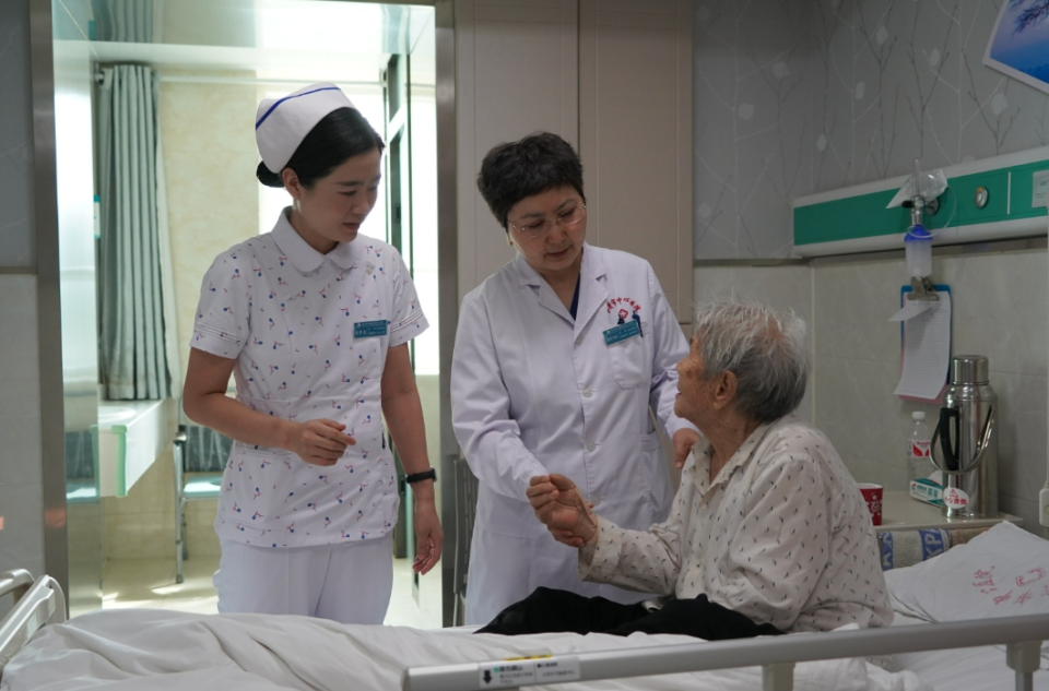 关于北京大学第一医院老年人看病代挂号儿童看病专人照看，减少哭闹焦虑的信息