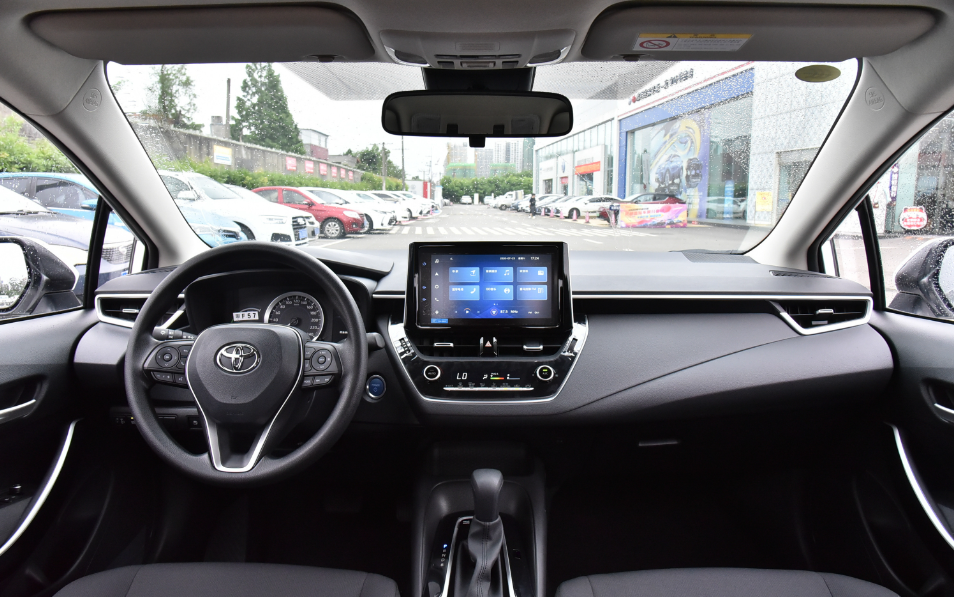 新款雷凌看不上看看全新卡罗拉吧细眼丹眉鲨鱼嘴