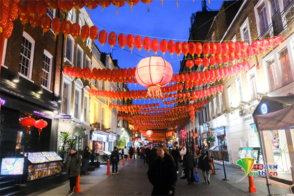 英国伦敦唐人街春节氛围浓郁