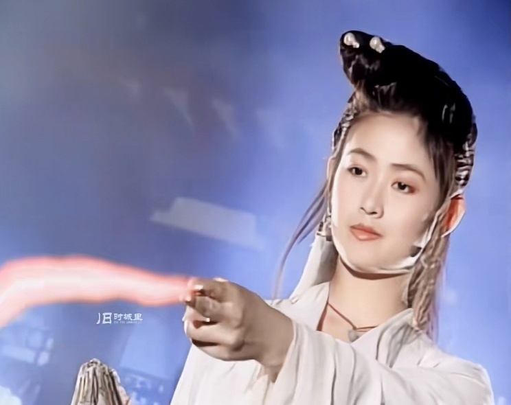 还有《七侠五义》中的欧阳韵怡,是个又美又仙的角色,出场就如同衣袂