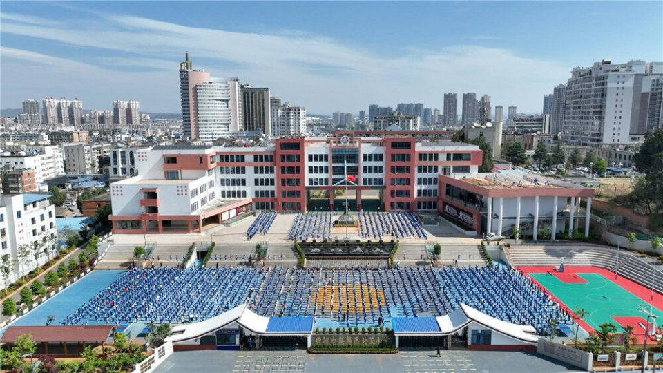5月14日,曲靖市第一中学联合曲靖师范学院,曲靖市第二小学在曲靖市第