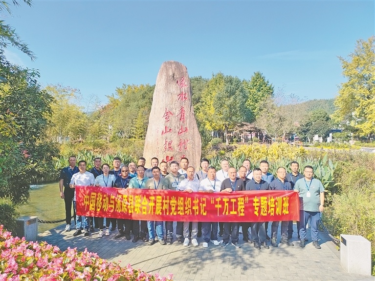 2022年他通过汤原县招商引资来到胜利乡,投资了小龙虾养殖示范基地