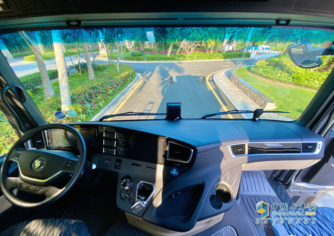 荣获值得信赖舒适牵引车称号,欧曼银河为卡友献上更有尊严的货运体验