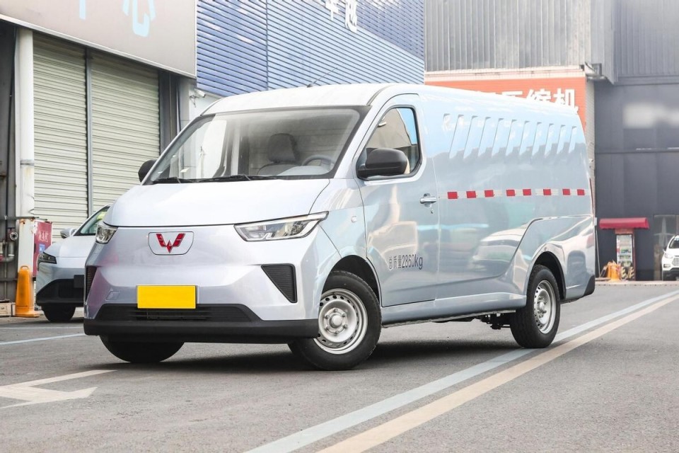 五菱扬光共推出3款车型,售价区间7.18-8.