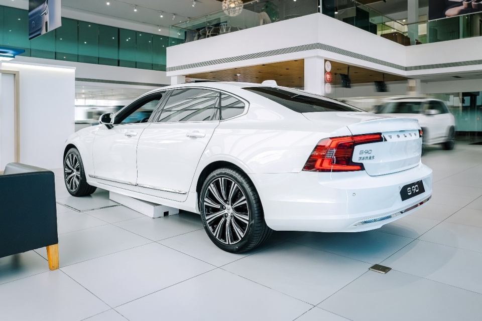 节后豪华车优惠拉满,沃尔沃s90落地33万,瞄准奥迪a6l_腾讯新闻