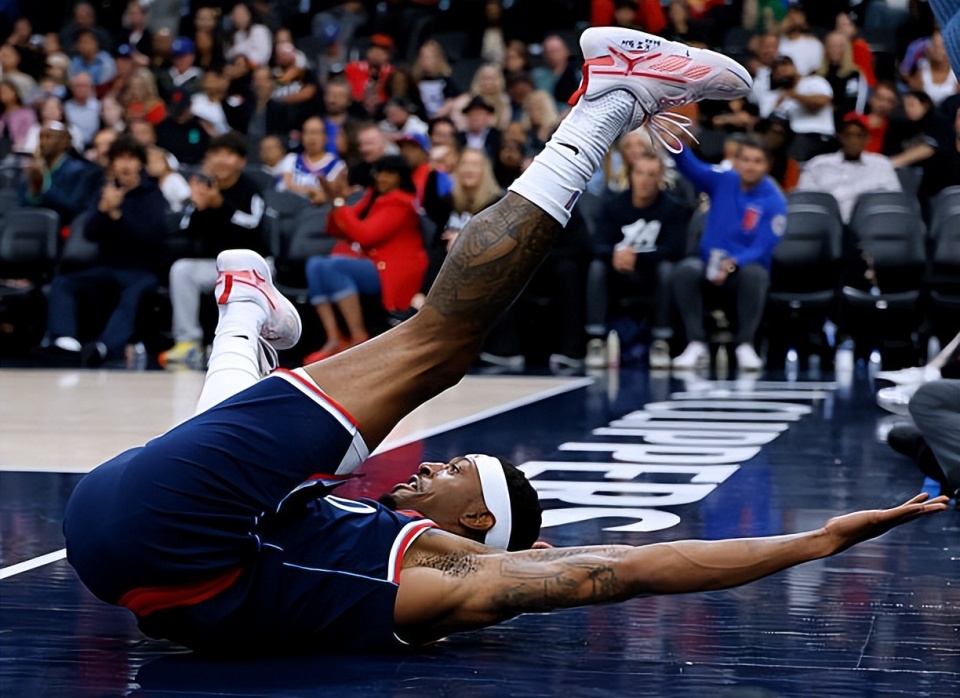 状态不差积极性也有，可惜快船没有给后场新援足够高的战术地位？