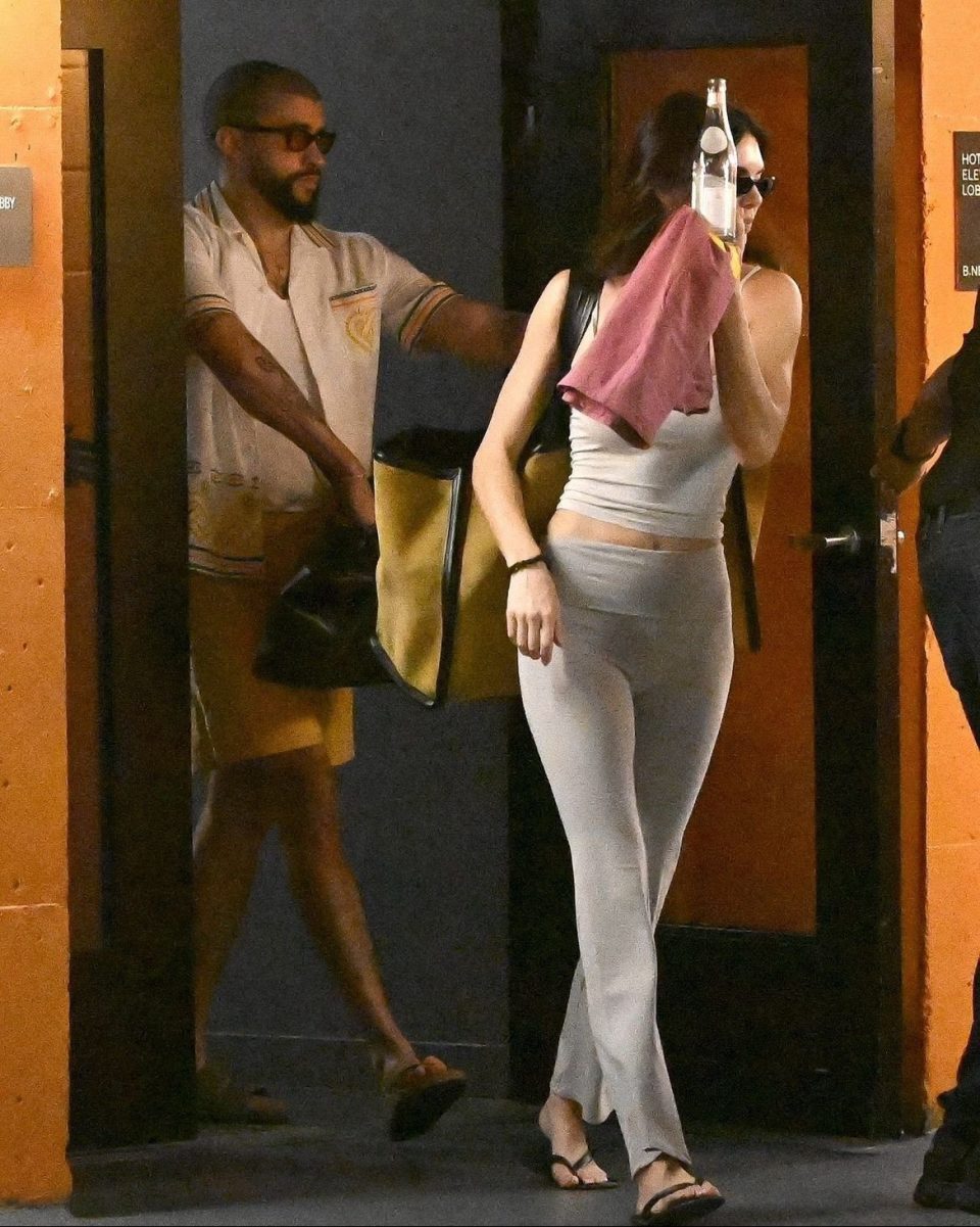 心疼布克!女友詹娜连续4晚探班坏兔子演唱会,和前男友一同进出酒店