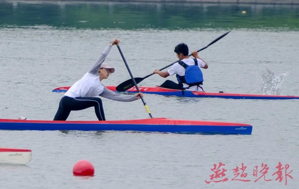少年挥桨太平河 奋斗青春是美景