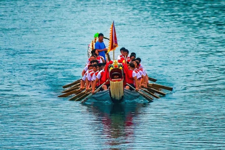 6月10日,"菲尔雪杯"章江南桥龙舟赛邀您共赴一场速度与激情的盛宴!