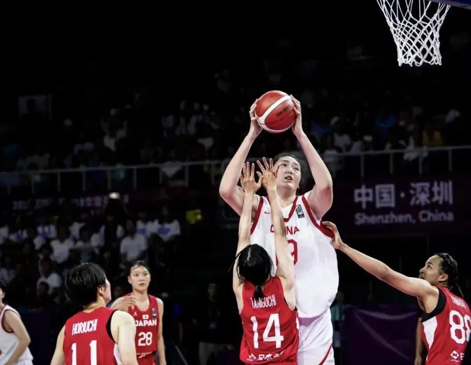 中国女篮巴黎奥运会冲金加码,202斤神塔