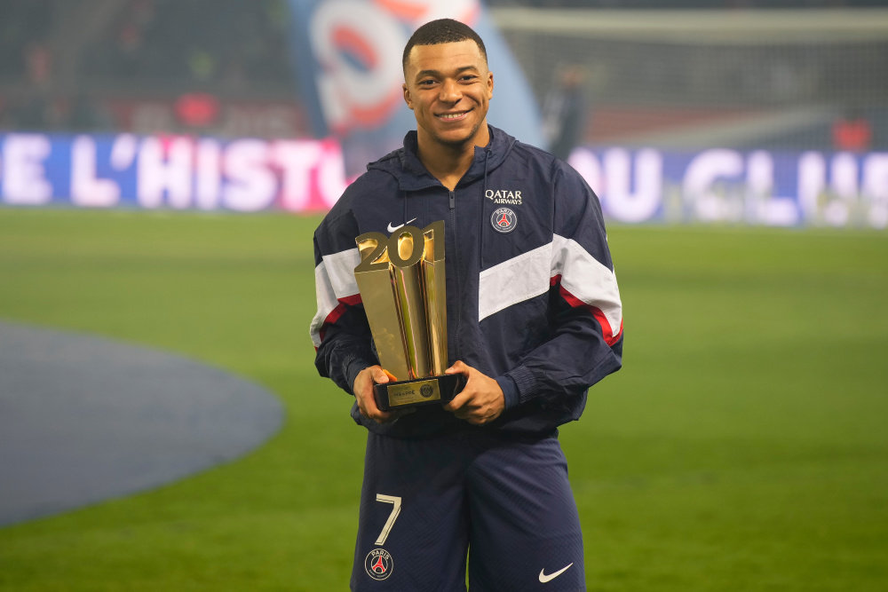 (体育)足球——姆巴佩成为"大巴黎"队史第一射手_腾讯新闻