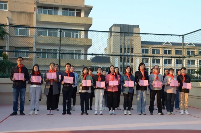 "争做新时代好队员" 济南燕山中学举行37级少先队建队仪式