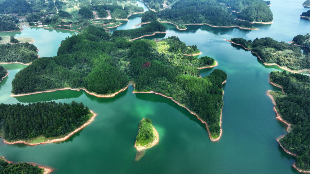 9月6日拍摄的贵州省黔东南苗族侗族自治州黄平县旧州镇13阳湖畔美景