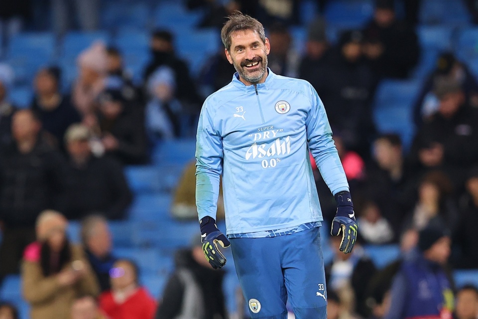 人生赢家!邮报:卡森将续约1年,在曼城出场107分钟拿10冠