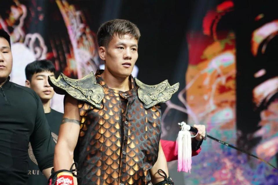 杨明:渴望对战更强的对手,赢得更多的冠军头衔