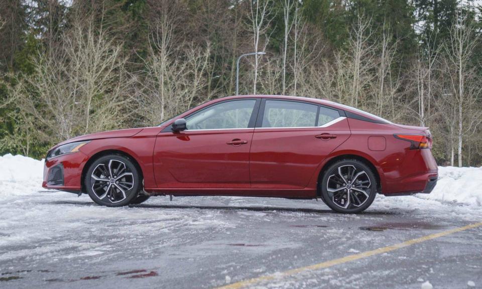 细节更加运动,新款美版日产天籁实车图发布