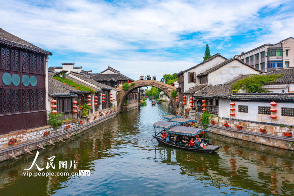 浙江南浔:船儿悠悠过古桥