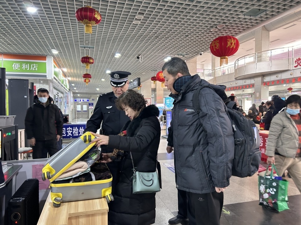 新春走基层|24小时驻点值守,只愿一路平安!春运一线